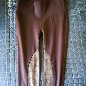 Hot! Metallic accents on Spanx purple leggings.